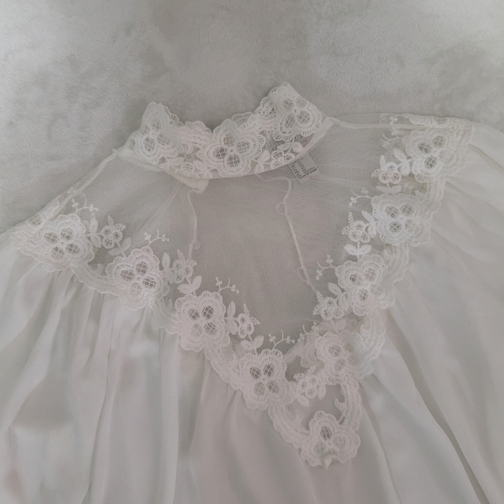 Forever 21 White Top. Never worn.